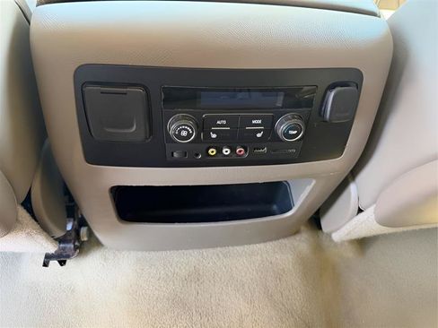 Used 2016 GMC Yukon XL SLT RWD image 28