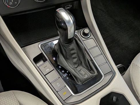 Used 2019 Volkswagen Jetta FWD image 17