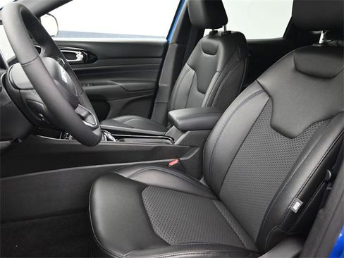 Used 2026 Jeep Compass Latitude image 12