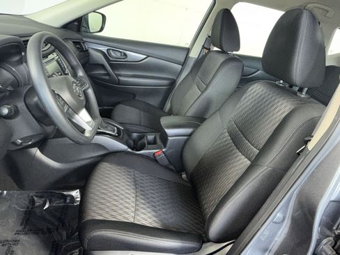 Used 2020 Nissan Rogue S FWD image 13
