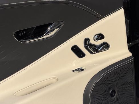 New 2026 Bentley Flying Spur Azure image 38