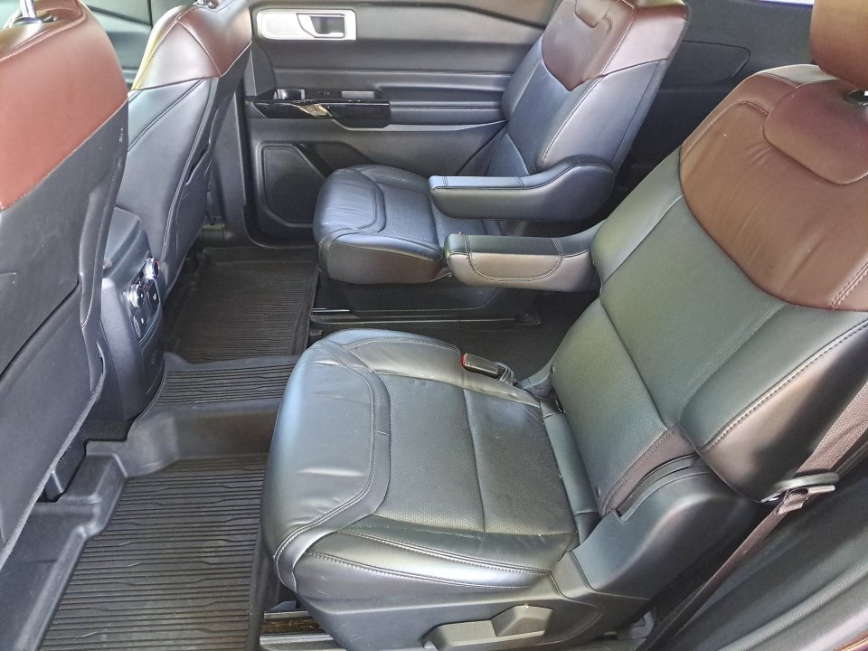 Used 2023 Ford Explorer Platinum w/ Technology Package AWD/4WD image 14