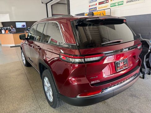 Used 2022 Jeep Grand Cherokee Limited AWD/4WD image 7
