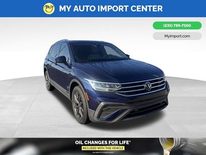 Used 2024 Volkswagen Tiguan SE w/ Panoramic Sunroof Package