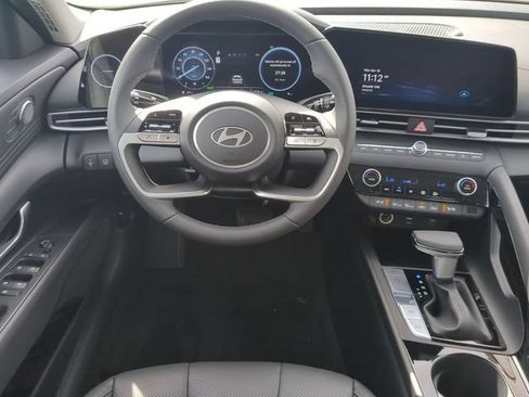 Used 2025 Hyundai Elantra Limited FWD image 14