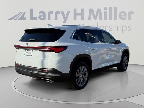 Used 2025 Buick Enclave Preferred FWD image 7