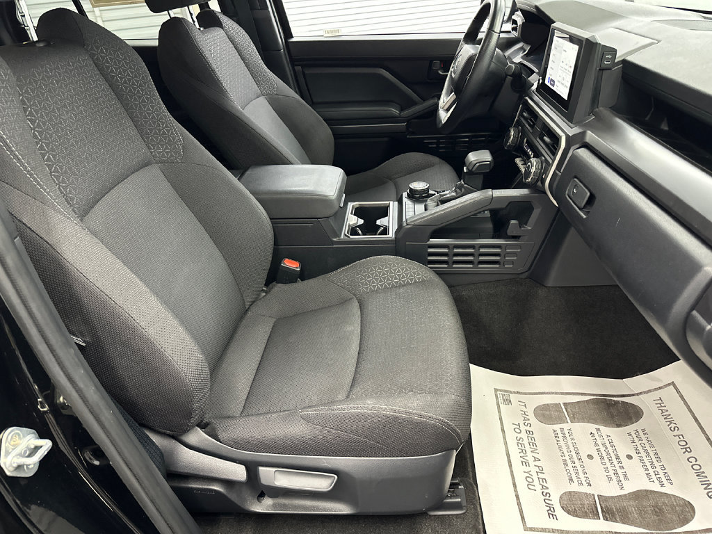 Used 2025 Toyota 4Runner SR5 AWD/4WD image 13