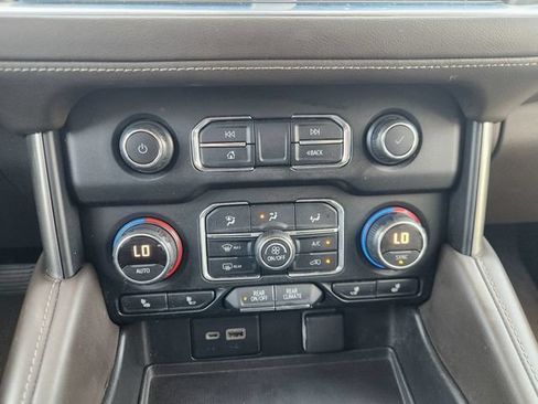 Used 2021 Chevrolet Suburban LT RWD image 14