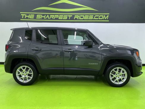 Used 2023 Jeep Renegade Latitude AWD/4WD image 10