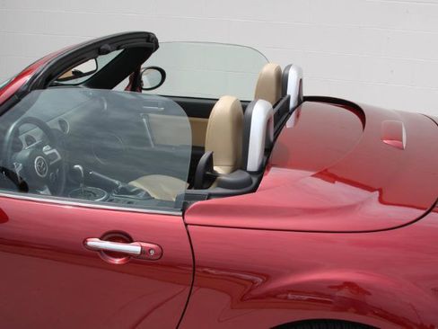 Used 2009 MAZDA MX-5 Miata Grand Touring w/ Premium Pkg RWD image 23