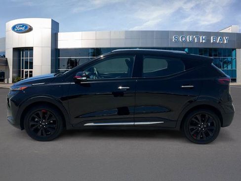 Used 2023 Chevrolet Bolt EUV Premier w/ Sun & Sound Package FWD image 2