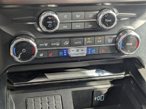 Used 2023 Ford F250 Lariat w/ Sport Appearance Package image 24