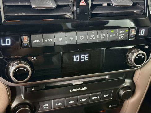 Used 2022 Lexus GX 460 Premium w/ Premium Package AWD/4WD image 15