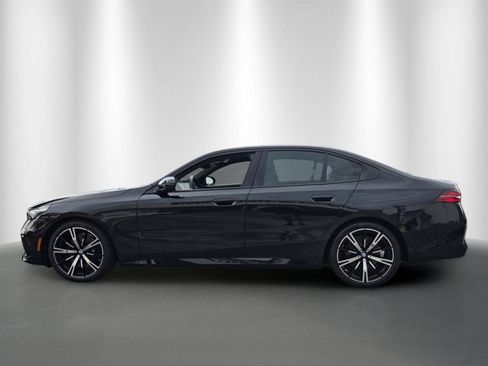 Used 2026 BMW 530i w/ M Sport Package RWD image 4
