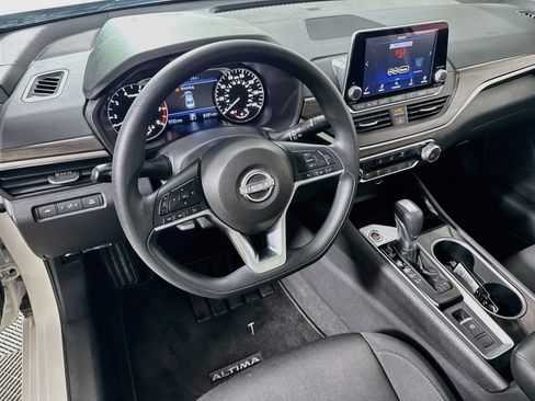 Used 2024 Nissan Altima 2.5 SV AWD/4WD image 22