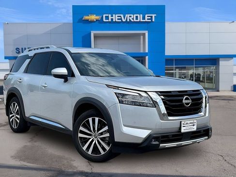 Used 2023 Nissan Pathfinder Platinum AWD/4WD image 2