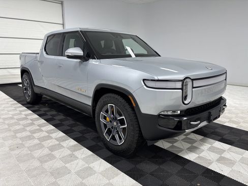 Used 2023 Rivian R1T Adventure image 7