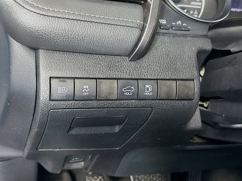Used 2020 Toyota Camry SE FWD image 11