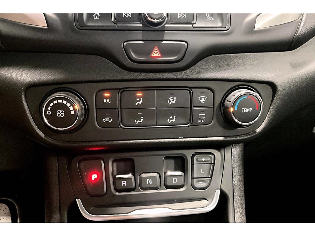 Used 2020 GMC Terrain SLE FWD image 24