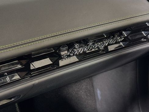 Used 2021 Lamborghini Huracan EVO RWD image 19