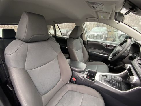 Used 2025 Toyota RAV4 XLE image 24