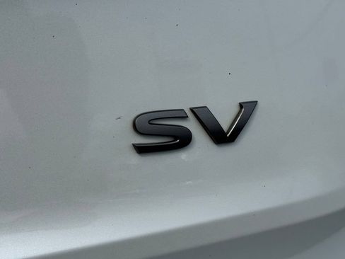 Used 2024 Nissan Rogue SV FWD image 9
