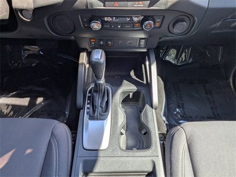 Used 2022 Nissan Frontier SV image 18