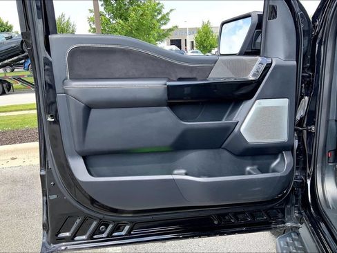 Used 2023 Ford F150 Lightning Platinum AWD/4WD image 23