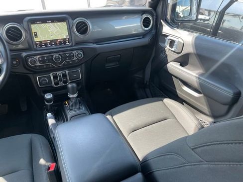 Used 2022 Jeep Gladiator Overland w/ Cold Weather Group AWD/4WD image 20