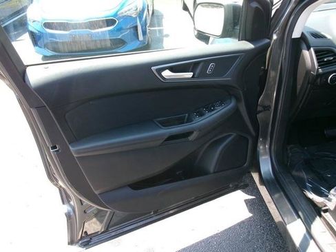 Used 2019 Ford Edge SE AWD/4WD image 5