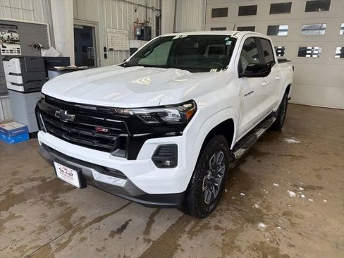 Used 2024 Chevrolet Colorado Z71 w/ Z71 Convenience Package 2 AWD/4WD image 2