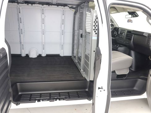 Used 2021 GMC Savana 2500 Extended w/ Driver Convenience Package image 13