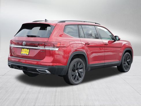 Certified 2024 Volkswagen Atlas SE w/ Black Wheel Package image 7