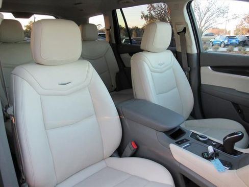 Used 2020 Cadillac XT6 Premium Luxury image 8