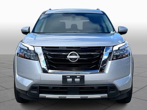 Used 2025 Nissan Pathfinder SL image 3