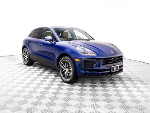 Certified 2025 Porsche Macan image 6