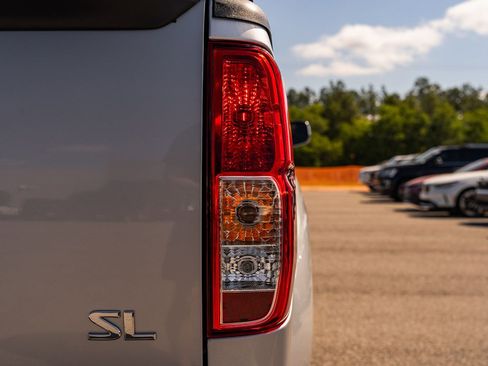 Used 2013 Nissan Frontier SV w/ SV Value Truck Pkg RWD image 15