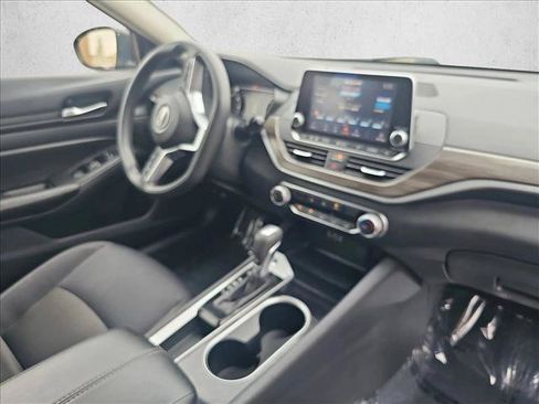 Used 2024 Nissan Altima 2.5 SV FWD image 26