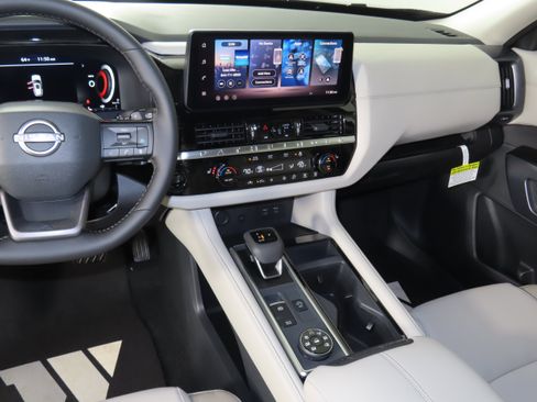 New 2026 Nissan Pathfinder SL image 8