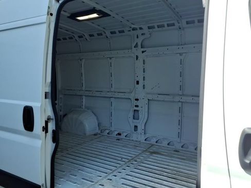 Used 2025 RAM ProMaster 2500 w/ Convenience Group FWD image 19