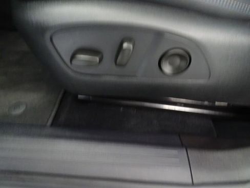 Used 2025 Chevrolet Equinox EV LT FWD image 3