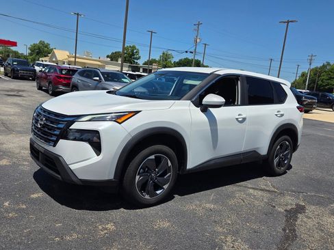 Used 2025 Nissan Rogue SV FWD image 3