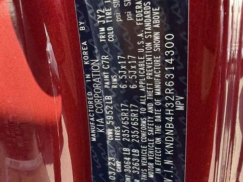 Used 2024 Kia Carnival LX image 18