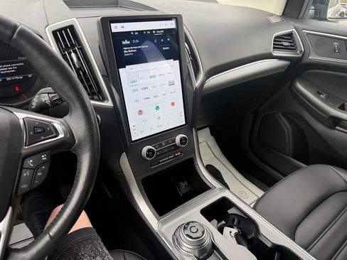 Used 2022 Ford Edge SEL w/ Convenience Package image 12