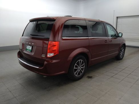 Used 2017 Dodge Grand Caravan SXT FWD image 9