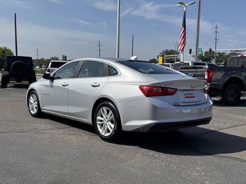Used 2017 Chevrolet Malibu LT FWD image 5