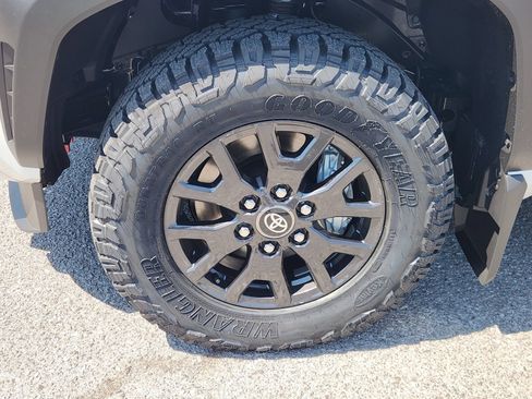 New 2026 Toyota 4Runner SR5 AWD/4WD image 12