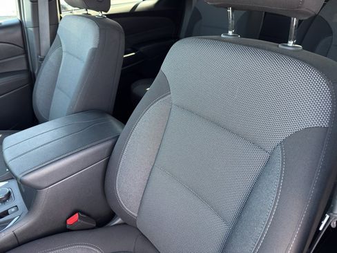 Used 2023 Chevrolet Traverse LT image 13