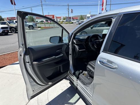 Used 2022 Toyota Sienna XSE w/ XSE Plus Package AWD/4WD image 10