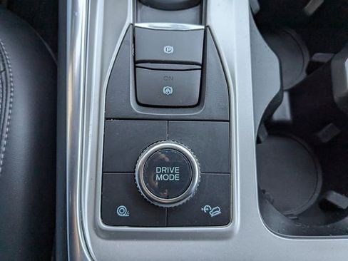 Used 2023 Ford Explorer XLT w/ Equipment Group 202A AWD/4WD image 18